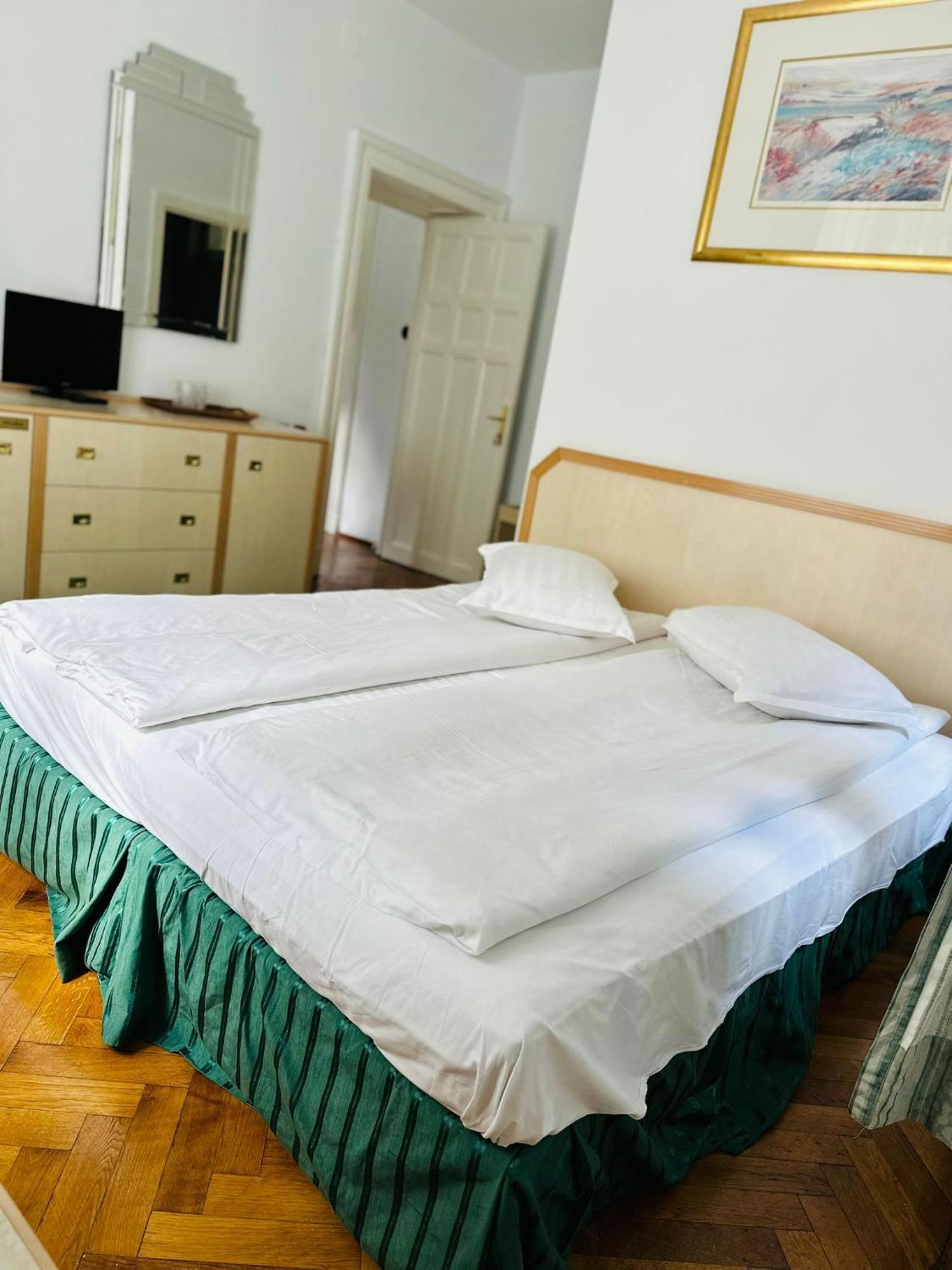 Rapsodia Sinaia Panzió Kültér fotó